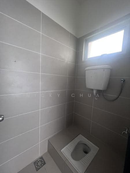 Kedai / Pejabat untuk Dijual di Bandar Sri Sendayan Merchant Square Shop Lot (Bandar Sri Sendayan) - Nicky Chua - Bathroom - PropertyGuru.com.my