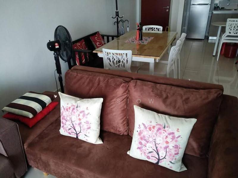 Kondominium untuk Dijual di The Raffles Suites - Eva Siow - Living Room - PropertyGuru.com.my