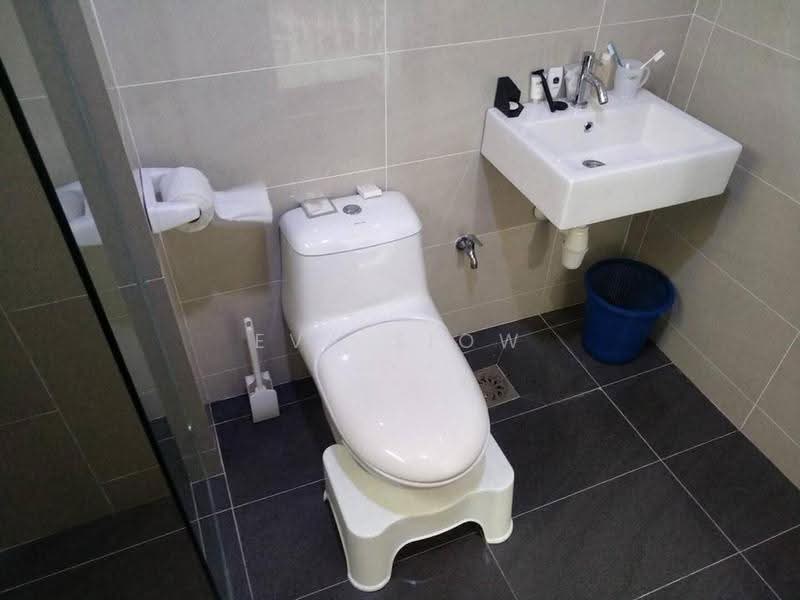 Kondominium untuk Dijual di The Raffles Suites - Eva Siow - Bathroom - PropertyGuru.com.my