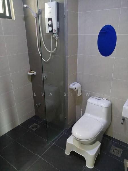 Kondominium untuk Dijual di The Raffles Suites - Eva Siow - Bathroom - PropertyGuru.com.my