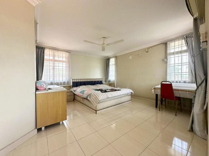 Bungalow House for Sale in Taman Bukit Rinting (Masai) - Yik Tat - Bedroom - PropertyGuru.com.my