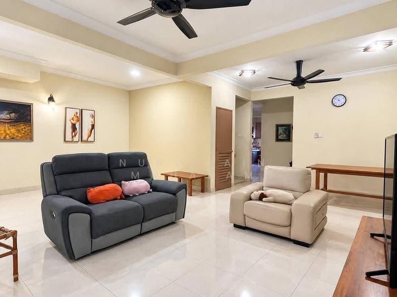 Rumah Teres 2-Tingkat untuk Dijual di Taman Perindustrian Sime Uep (Subang Jaya) - Nurul Ain Muharam - Living Room - PropertyGuru.com.my