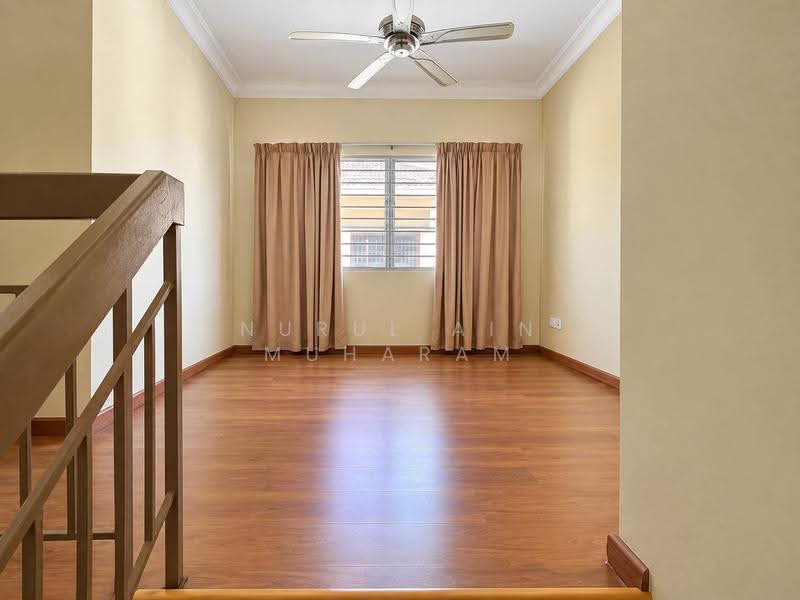 Rumah Teres 2-Tingkat untuk Dijual di Taman Perindustrian Sime Uep (Subang Jaya) - Nurul Ain Muharam - Living Room - PropertyGuru.com.my