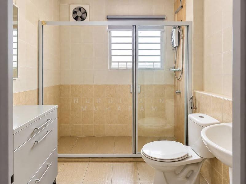 Rumah Teres 2-Tingkat untuk Dijual di Taman Perindustrian Sime Uep (Subang Jaya) - Nurul Ain Muharam - Bathroom - PropertyGuru.com.my