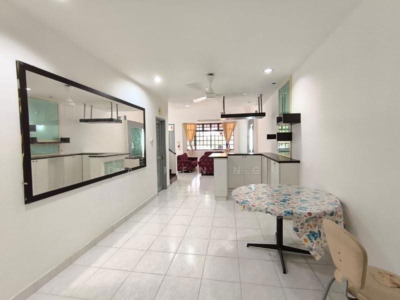 Rumah Teres 1.5-Tingkat untuk Disewa di Taman Pelangi Indah (Ulu Tiram) - Darren Ngu - Living Room - PropertyGuru.com.my