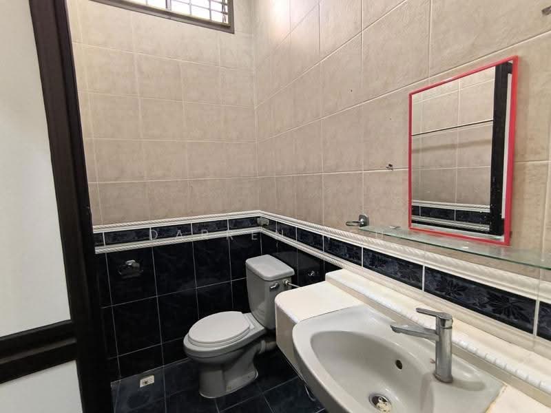 Rumah Teres 1.5-Tingkat untuk Disewa di Taman Pelangi Indah (Ulu Tiram) - Darren Ngu - Bathroom - PropertyGuru.com.my