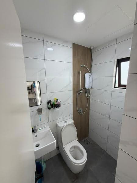 Service Residence for Sale at Piccadilly - Sum Wai Kin - Bathroom - PropertyGuru.com.my
