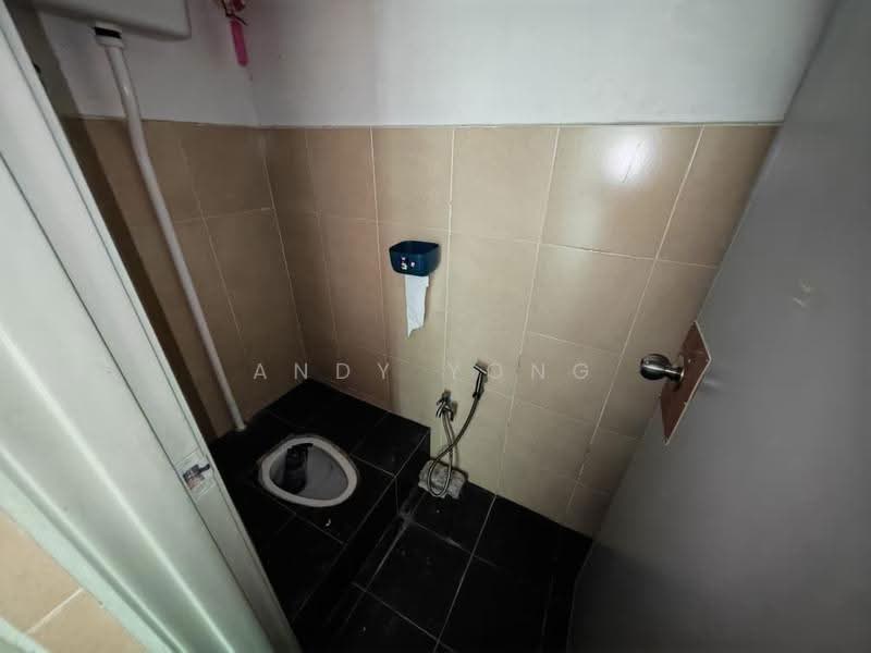 Shop for Sale in Taman Kota Syahbandar (Melaka City) - Andy Yong - Bathroom - PropertyGuru.com.my
