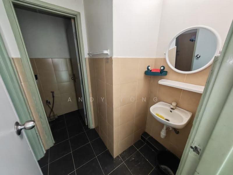 Shop for Sale in Taman Kota Syahbandar (Melaka City) - Andy Yong - Bathroom - PropertyGuru.com.my