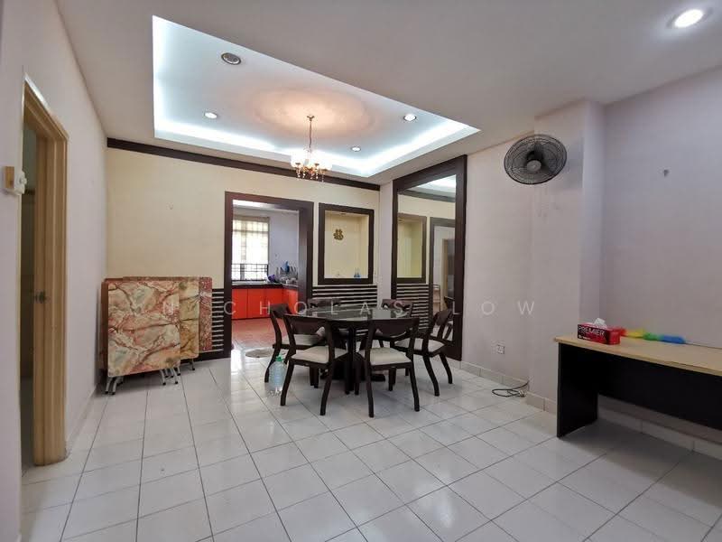 3-storey Terraced House for Rent in Bandar Putra Kulai (Kulai) - Nicholas Low - Dining Room - PropertyGuru.com.my
