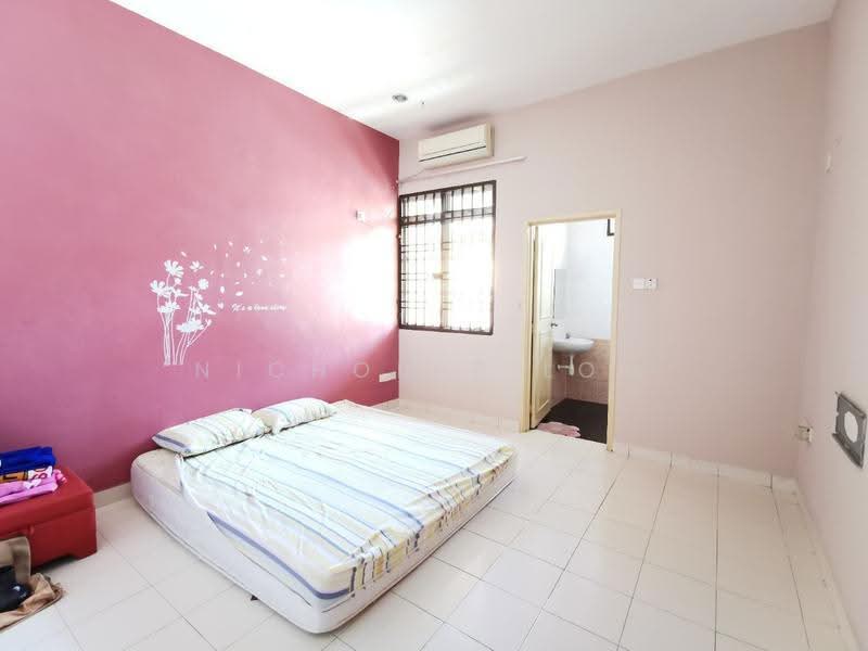3-storey Terraced House for Rent in Bandar Putra Kulai (Kulai) - Nicholas Low - Bedroom - PropertyGuru.com.my