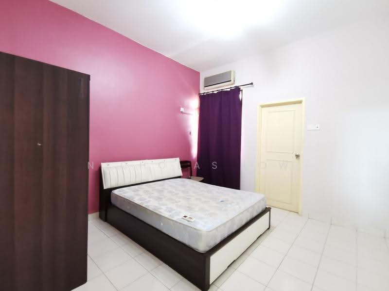 3-storey Terraced House for Rent in Bandar Putra Kulai (Kulai) - Nicholas Low - Bedroom - PropertyGuru.com.my