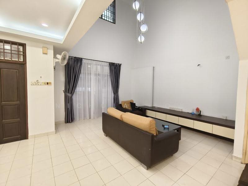 3-storey Terraced House for Rent in Bandar Putra Kulai (Kulai) - Nicholas Low - Living Room - PropertyGuru.com.my