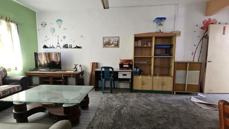 Rumah Flat untuk Dijual di Flat Taman Pelangi Indah - Lim Tze Jie - Living Room - PropertyGuru.com.my