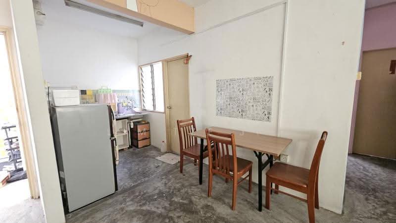 Rumah Flat untuk Dijual di Flat Taman Pelangi Indah - Lim Tze Jie - Kitchen - PropertyGuru.com.my