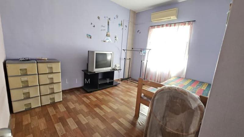 Rumah Flat untuk Dijual di Flat Taman Pelangi Indah - Lim Tze Jie - Bedroom - PropertyGuru.com.my