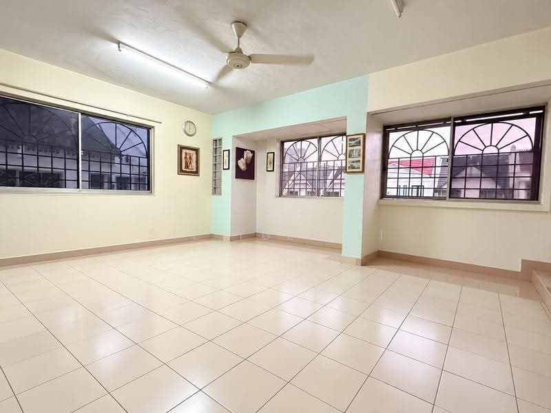 2.5-storey Terraced House for Sale in Gasing Indah (Petaling Jaya) - Sie Yuen Li - Living Room - PropertyGuru.com.my