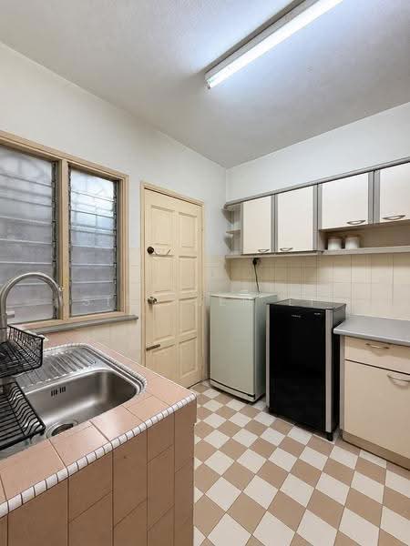 2.5-storey Terraced House for Sale in Gasing Indah (Petaling Jaya) - Sie Yuen Li - Kitchen - PropertyGuru.com.my