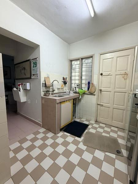 2.5-storey Terraced House for Sale in Gasing Indah (Petaling Jaya) - Sie Yuen Li - Kitchen - PropertyGuru.com.my
