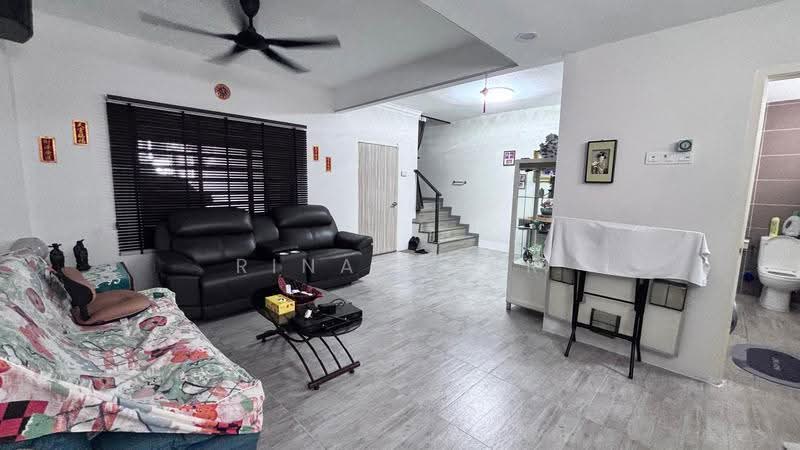 2.5-storey Terraced House for Sale in Ipoh (Perak) - Rina Omar - Living Room - PropertyGuru.com.my
