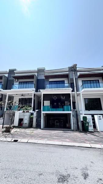 2.5-storey Terraced House for Sale in Ipoh (Perak) - Rina Omar - Exterior - PropertyGuru.com.my