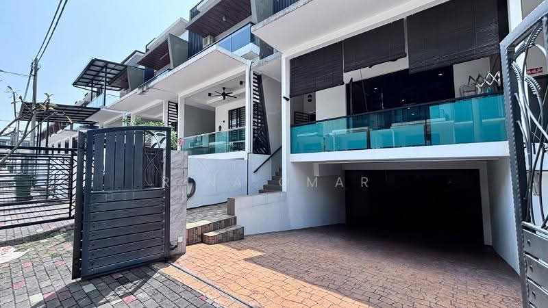 2.5-storey Terraced House for Sale in Ipoh (Perak) - Rina Omar - Exterior - PropertyGuru.com.my