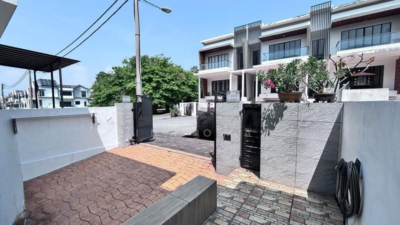 2.5-storey Terraced House for Sale in Ipoh (Perak) - Rina Omar - Exterior - PropertyGuru.com.my