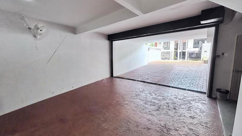 2.5-storey Terraced House for Sale in Ipoh (Perak) - Rina Omar - Car Park - PropertyGuru.com.my