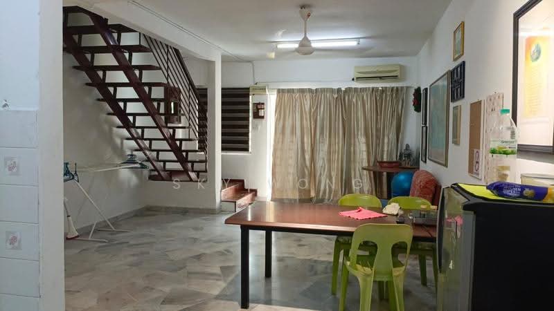 Rumah Teres 2-Tingkat untuk Disewa di BANDAR PUCHONG JAYA (Puchong) - Sky Wong - Living Room - PropertyGuru.com.my