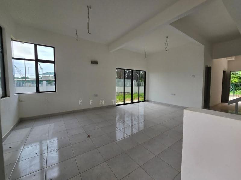 2-storey Terraced House for Sale in Seksyen 30 (Shah Alam) - Kent Lee - Living Room - PropertyGuru.com.my