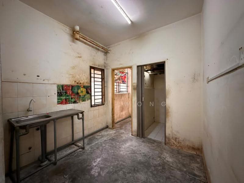 Rumah Flat untuk Dijual di Taman Tampoi Utama - Jack Wong - Kitchen - PropertyGuru.com.my