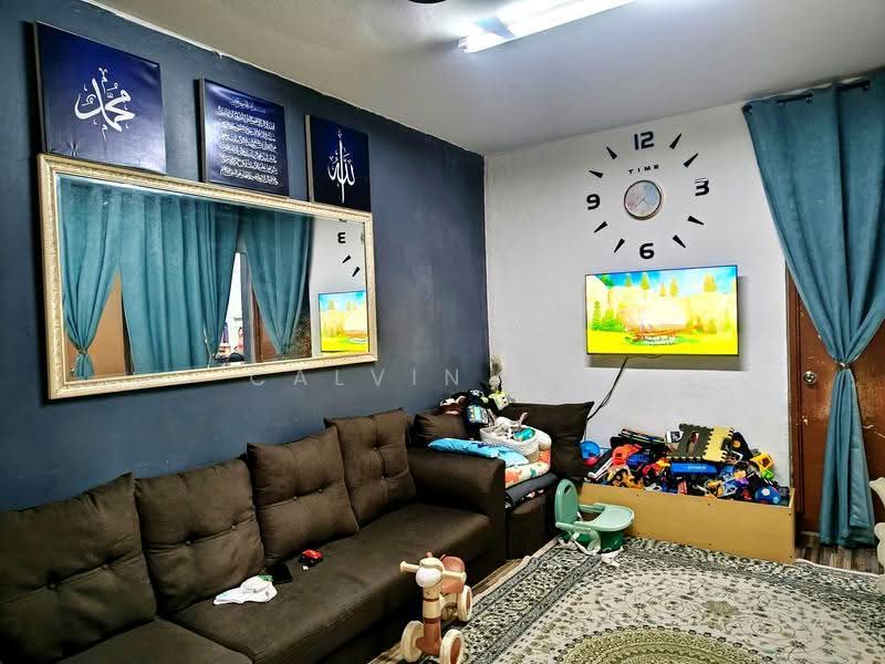 Rumah Flat untuk Dijual di Taman Tampoi Utama - Calvin Lee - Living Room - PropertyGuru.com.my