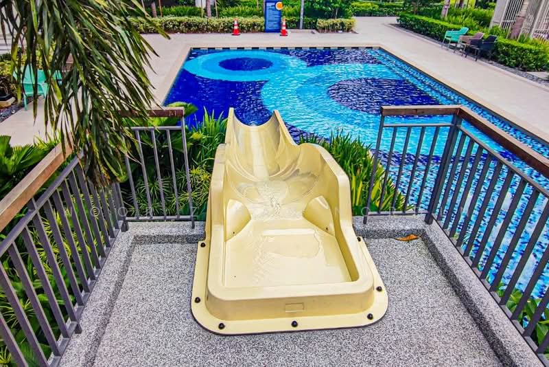 Apartment for Sale at M Luna - Noor Zihan Nordin - Pool - PropertyGuru.com.my