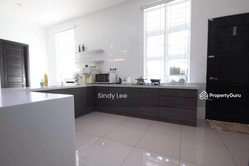 Untuk Disewa - LANDED 3 STOREY RENT AT JALAN CANTONMENT PULAU TIKUS 8500 SQFT