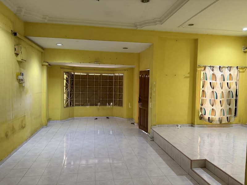 1-storey Terraced House for Sale in Taman Bukit Maluri (Kepong) - Jim Lee - Living Room - PropertyGuru.com.my
