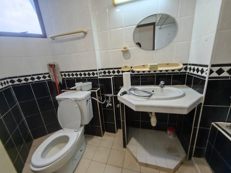 Condominium for Sale at Marina Bay Condominium - Irene Goh - Bathroom - PropertyGuru.com.my