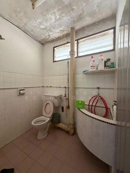 Rumah Teres 2-Tingkat untuk Dijual di Taman Lip Sin (Sungai Dua) - Zhonl Saw Boon Loong - Bathroom - PropertyGuru.com.my