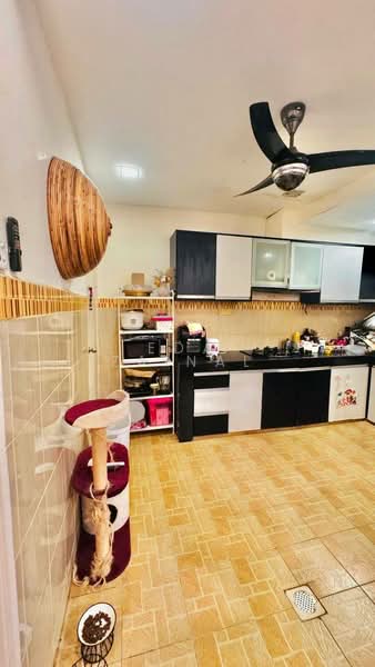 Semi-Detached House for Sale in Alam Suria (Puncak Alam) - Eda Zainal - Kitchen - PropertyGuru.com.my