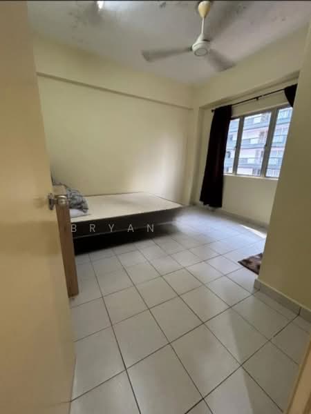 Apartment for Sale at Pangsapuri Seri Siantan - Bryan Cho - Bedroom - PropertyGuru.com.my