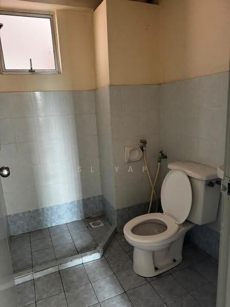 Pangsapuri untuk Dijual di Arena Green - SL Yap - Bathroom - PropertyGuru.com.my