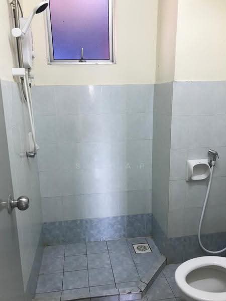 Pangsapuri untuk Dijual di Arena Green - SL Yap - Bathroom - PropertyGuru.com.my