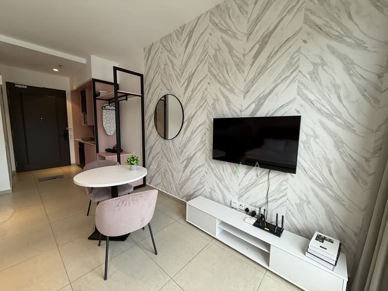 Servis Apartment untuk Disewa di The Paxtonz - Alan Chia - Living Room - PropertyGuru.com.my