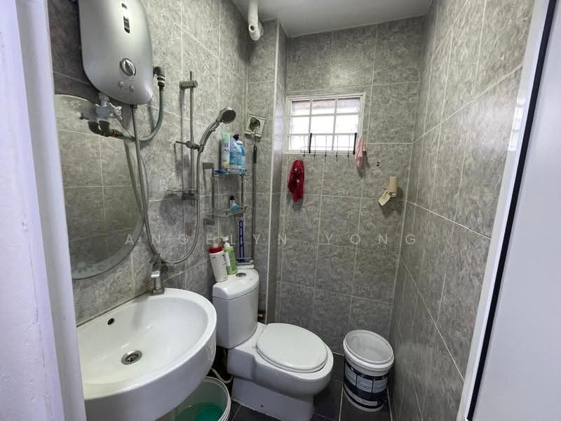 Rumah Teres 2-Tingkat untuk Disewa di Taman Seri Kepong (Kepong) - Angelyn Yong - Bathroom - PropertyGuru.com.my