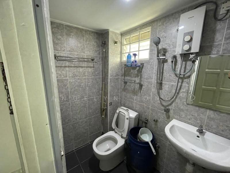 Rumah Teres 2-Tingkat untuk Disewa di Taman Seri Kepong (Kepong) - Angelyn Yong - Bathroom - PropertyGuru.com.my