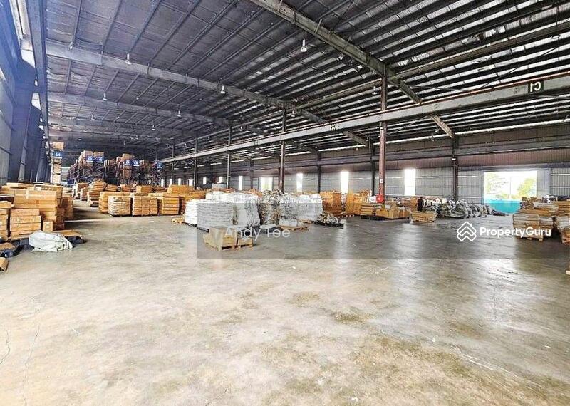 Untuk Disewa - Loading bay and overhead crane