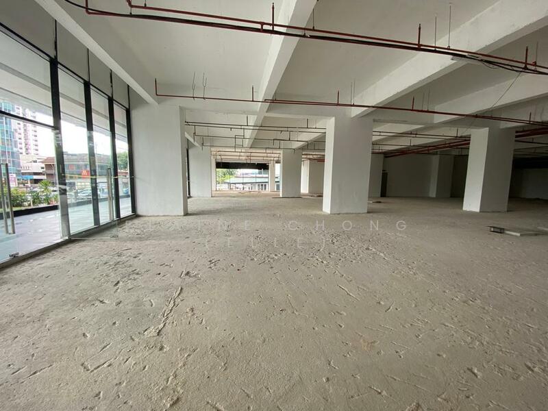 Untuk Disewa - Ground floor - busy road (very prominent)