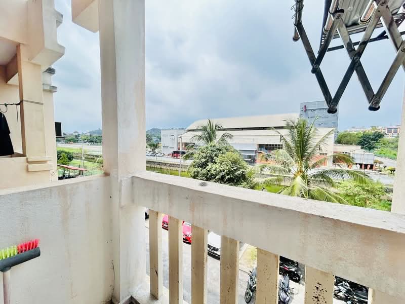 Apartment for Rent at Pangsapuri Danaumas - Erin Yusof - Balcony - PropertyGuru.com.my