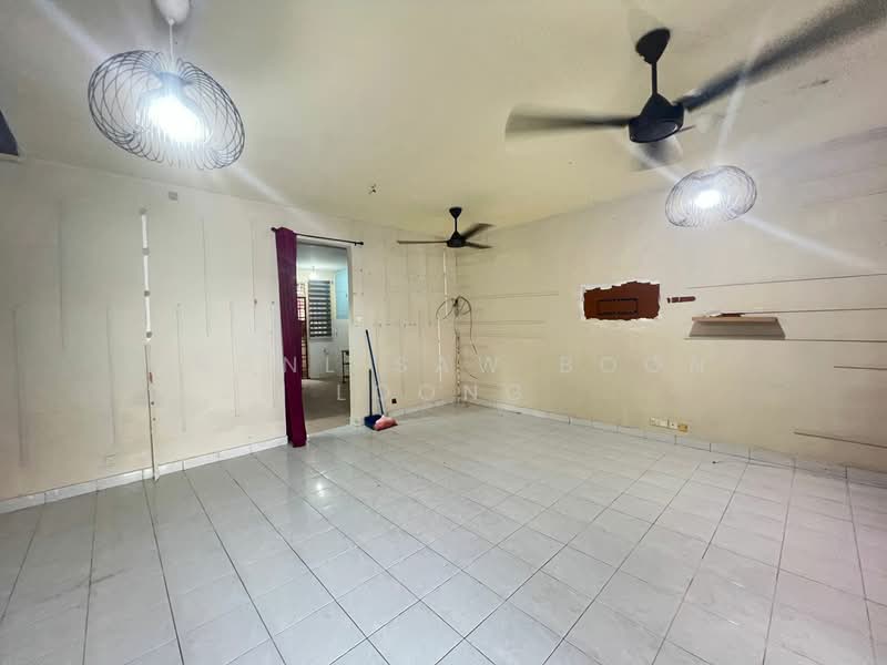 2-storey Terraced House for Sale in Bukit Gedung (Bayan Baru) - Zhonl Saw Boon Loong - Living Room - PropertyGuru.com.my