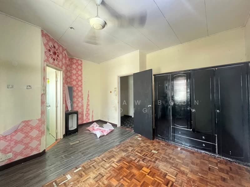 2-storey Terraced House for Sale in Bukit Gedung (Bayan Baru) - Zhonl Saw Boon Loong - Bedroom - PropertyGuru.com.my