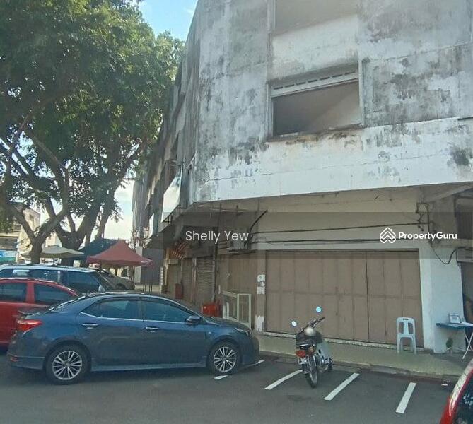 For Rent - Renovated Ground floor Corner shoplot cum mini warehouse near new development SRJK school